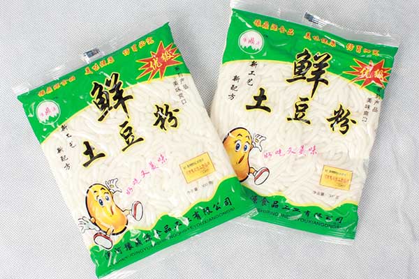 土豆粉真空机可以采用塑料复合膜、塑料铝箔复合膜等材质为包装材料